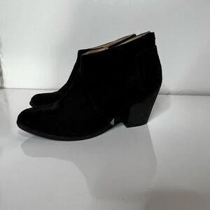Coconuts by Matisse Black Suede Like Ankle Booties Moonlight Style